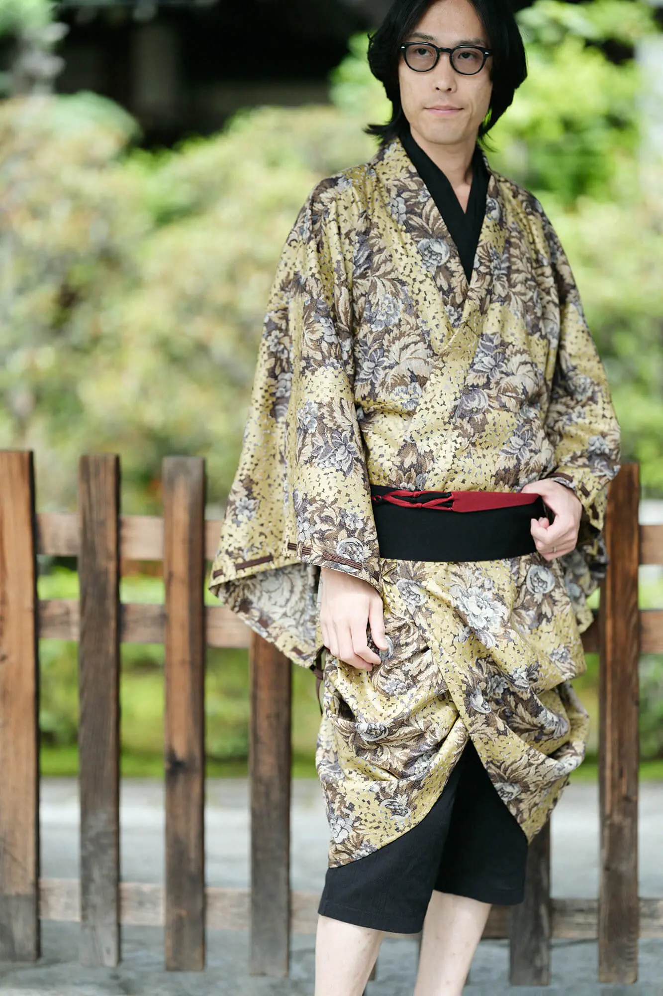 涼し気な膨れ織りの地に織り込まれた線模様が粋な浴衣です 令和六年 SOU・SOUの京ゆかた